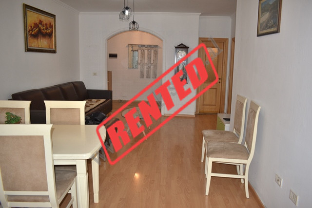 Apartament 2+1 me qira ne rrugen Him Kolli ne Tirane.
Apartamenti ndodhet ne katin e pare banim te 